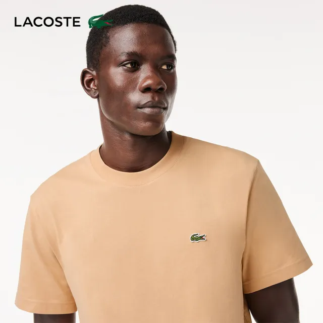 【LACOSTE】男裝-經典版型logo棉質短袖T恤(卡其色)