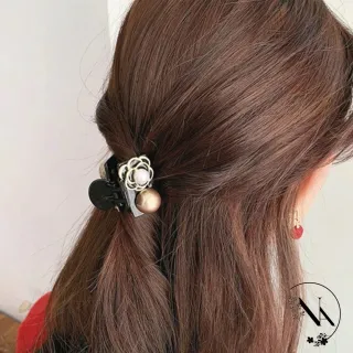 【NANA】娜娜 輕奢香奈風復古山茶花珍珠小髮夾 HPI13(髮夾 髮飾)