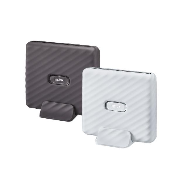  FUJIFILM 富士 instax LINK WIDE 是一款輕巧便攜的藍芽即時相片印表機，完美相容 Android 和 iOS 裝置，讓您隨時透過手機 App 傳輸影像，即時列印出寬幅 2x3 尺寸的富士相片。具備 318 DPI (12.5 點/mm) 高解析度列印技術，影像接收後約 12 秒即可輸出美照。採用鋰電池充電，主機尺寸僅 139mm×127.5mm×33.7mm，重量約 340g (不含相紙盒)，適合旅行與日常使用。提供白色與灰色兩種顏色選擇，捕捉生活時刻，輕鬆分享回憶。產品規格更新恕不另行通知，詳細資訊請參考官方網站。 