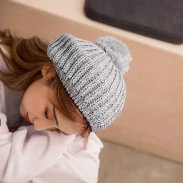 【OB 嚴選】甜美俏皮可愛大毛球造型貝雷帽毛線帽5色 《ZA776》