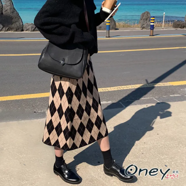 【ONEY 歐妮】● 復古英倫風菱格紋針織A字裙(秋冬/半身裙/中長裙/售完不補)