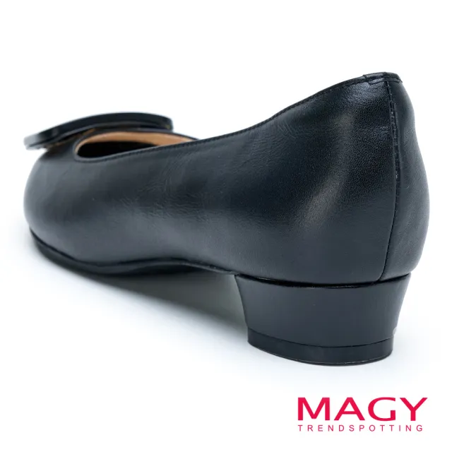 【MAGY】方釦牛皮尖頭低跟鞋(黑色)