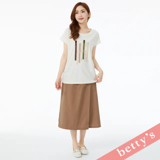 【betty’s 貝蒂思】亮光線條字母落肩反摺T-shirt(白色)
