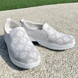 【CH-YI】磁能震動健康鞋-雕花款-白(真皮磁石震動健走休閒鞋)