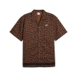 【PUMA】襯衫 Downtown Kitten 男款 棕 黑 寬鬆 開岔 豹紋 短袖上衣(624373-81)
