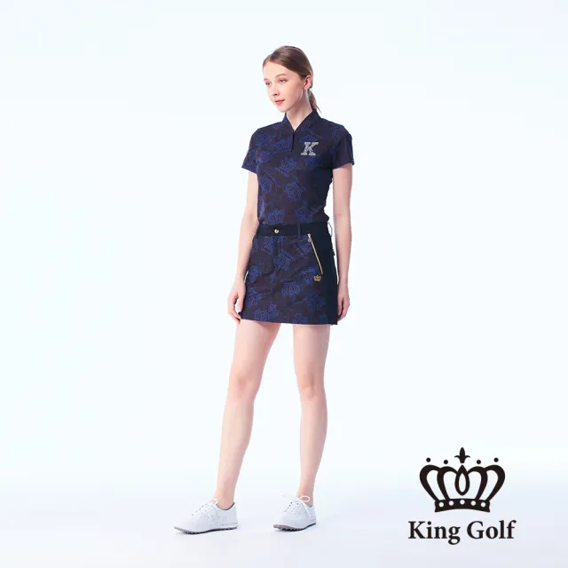 【KING GOLF】實體同步款-女款立體刺繡滿版皇冠印花修身A LINE短裙/高爾夫球裙(黑色)