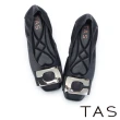 【TAS】雅C字飾釦鬆緊帶羊皮平底鞋(黑色)