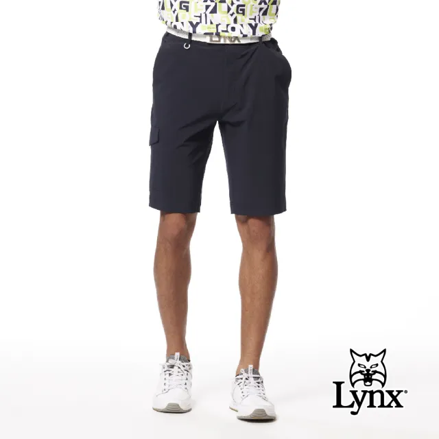 【Lynx Golf】男款防潑水彈性舒適Lynx字樣印花三色織帶剪接造型側袋設計平口休閒短褲(二色)
