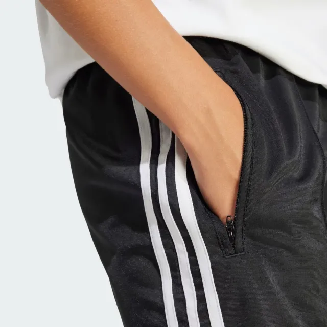 【adidas 愛迪達】Firebird Short 女 短褲 休閒 復古 三葉草 寬鬆 拉鍊口袋 黑白(IU2425)