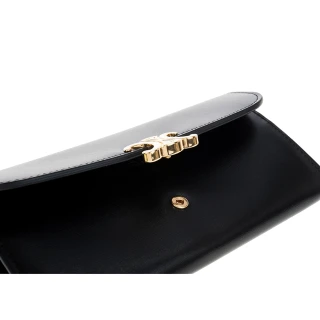 【CELINE】新款TRIOMPHE金屬LOGO旋轉門釦光滑羊皮大型對折長夾(黑色)