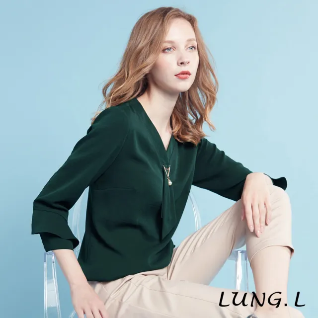 【LUNG.L 林佳樺】LH70A 深綠色V領搭配領巾七分袖上衣(春夏新品 女裝)