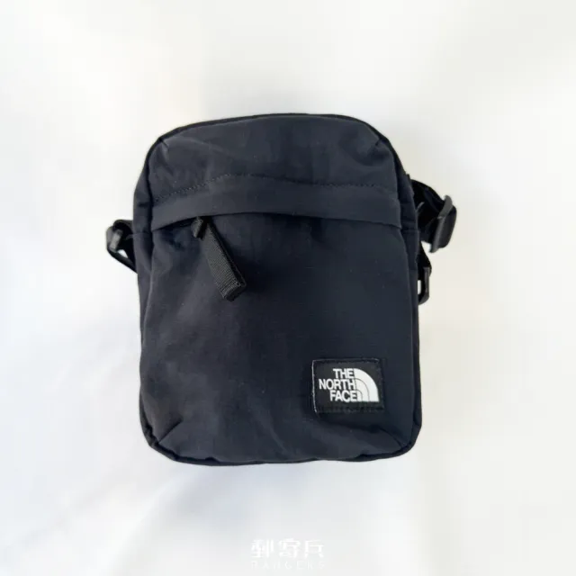 【The North Face】北臉 韓國 布標 LOGO 霧面 小包 隨身包 斜背包 包包 可調式(春夏新品)