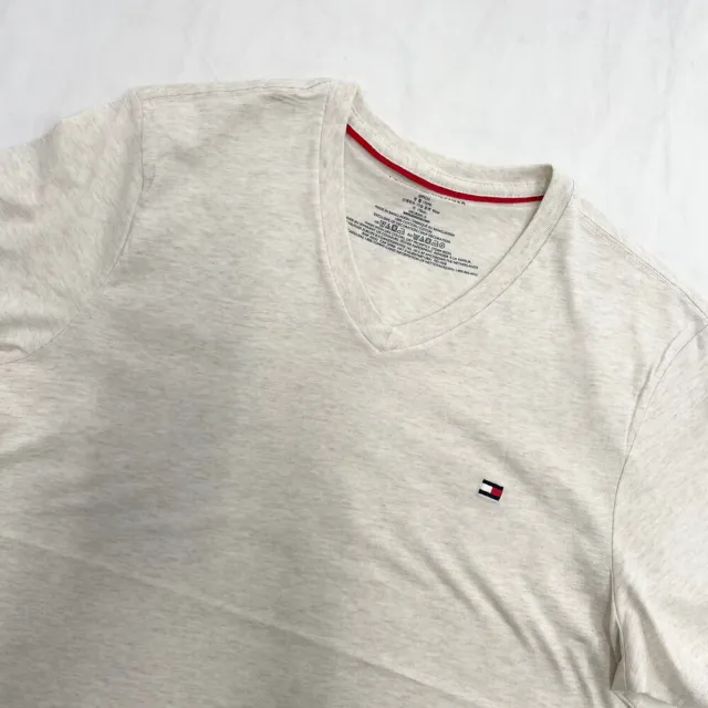 【Tommy Hilfiger】Tommy Hilfiger V領 短T 現貨 短袖 T恤 男生上衣 素t  湯米 短T  基本款(短袖 T恤9032)