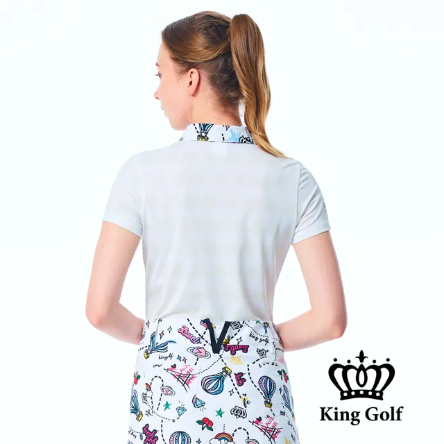 【KING GOLF】實體同步款-女款星星滿版底圖撞色塗鴉領口印花POLO衫/高爾夫球衫(白色)