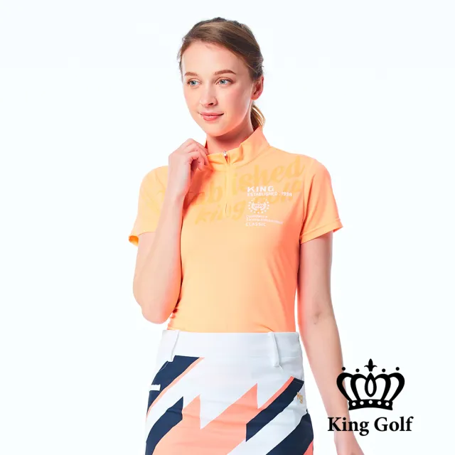 【KING GOLF】實體同步款-女款素色底紋雙色印花立領拉鍊POLO衫/高爾夫球衫(橘色)