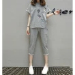 【Shiny 藍格子】刺繡字母短袖上衣七分褲兩件式套裝 V3089 現+預(女裝)