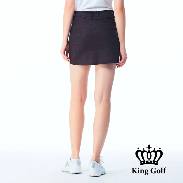 【KING GOLF】實體同步款-女款英文字印花底圖異色拼接A LINE短裙/高爾夫球裙(黑色)
