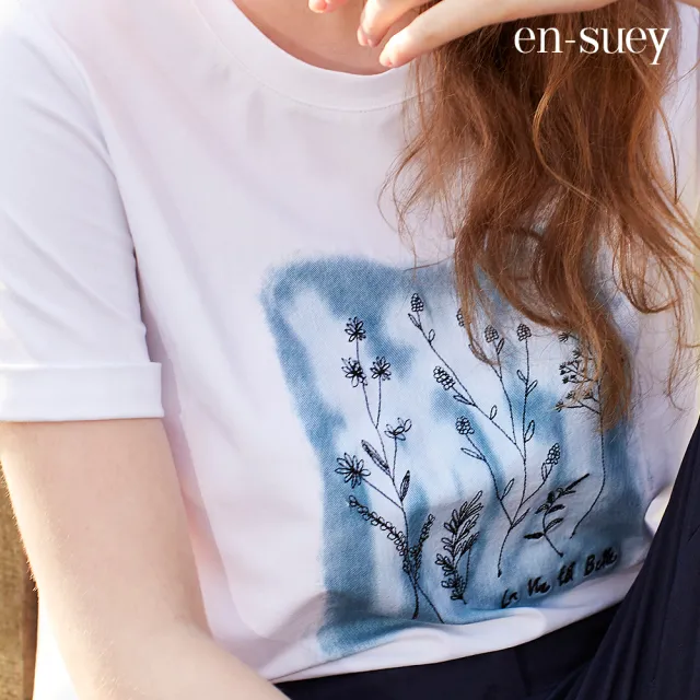 【en-suey 銀穗】自然系繡花圖案短袖上衣-女