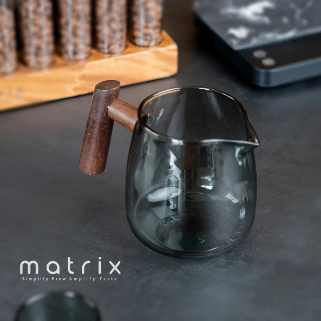 Matrix 胡桃木手柄弧型玻璃分享壺 600ml(手沖咖啡 分享壺 耐熱玻璃 量杯 咖啡壺 分享杯 咖啡濾杯)