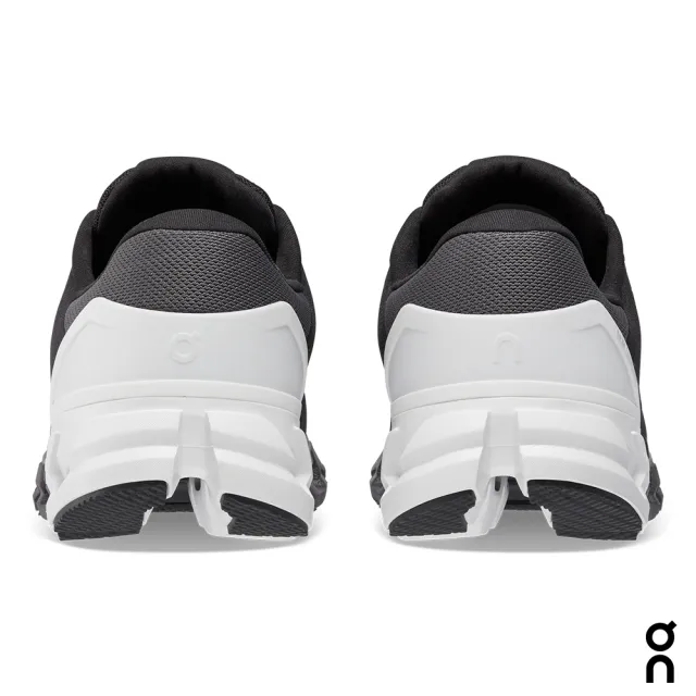 【On昂跑 官方直營】男 路跑鞋 Cloudflyer 4 寬楦 黑/白(慢跑 運動 男鞋 休閒)