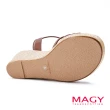 【MAGY】珍珠鍊飾羊皮楔型厚底涼鞋(棕色)