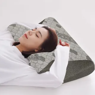 【DeKo岱珂】買一送一 超導石墨烯人體工學釋壓記憶蝶形枕(吸濕透氣 減壓支撐)
