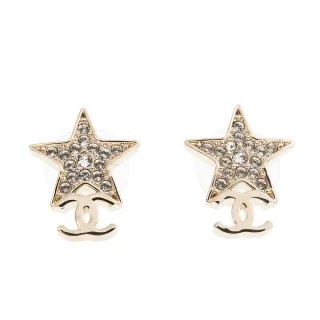【CHANEL 香奈兒】新款鑲水鑽大星星造型金屬小C LOGO穿式耳環(淡金)