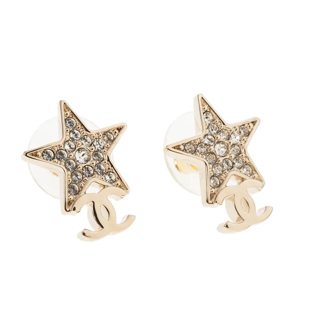【CHANEL 香奈兒】新款鑲水鑽大星星造型金屬小C LOGO穿式耳環(淡金)
