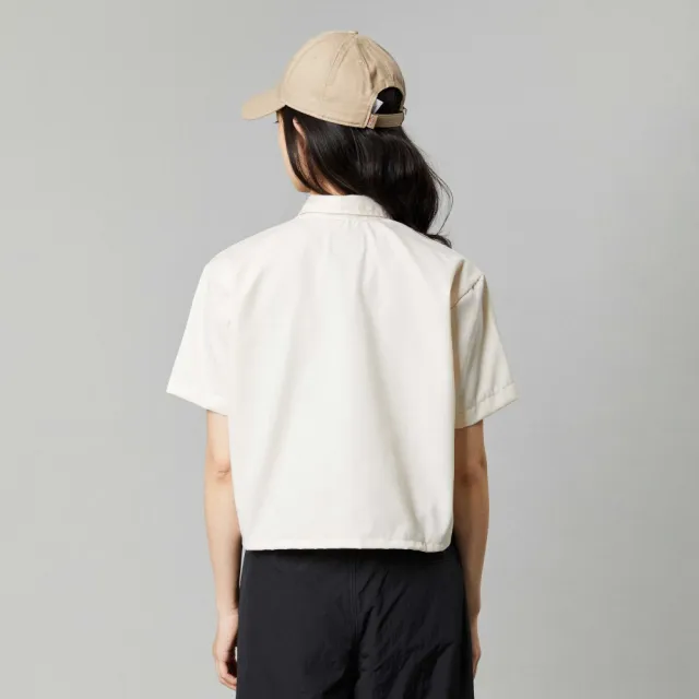 【Dickies】女款淺沙灰斜紋短版雙口袋經典工裝短袖襯衫｜DK012454F90