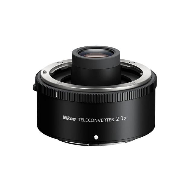  Nikon 尼康 Z TC-2.0x 增倍鏡，提供2倍放大倍率，讓您的Z系列單眼相機拍攝更細膩遠距特寫。採用5組8塊鏡片結構，包括1塊非球面鏡片及氟塗層前後端鏡片，確保高畫質成像。輕巧設計，直徑72mm x 長度32.5mm，重僅270g，完美搭配Nikon Z鏡頭。12個月保固，公司貨正品，適合攝影愛好者提升遠攝表現。 