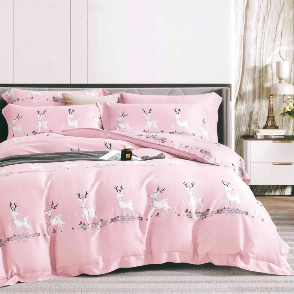 【AGAPE 亞加．貝】頂級60支《粉鹿》100%純天絲 雙人5x6.2尺 鋪棉兩用被床罩八件組(專櫃100%天絲製)