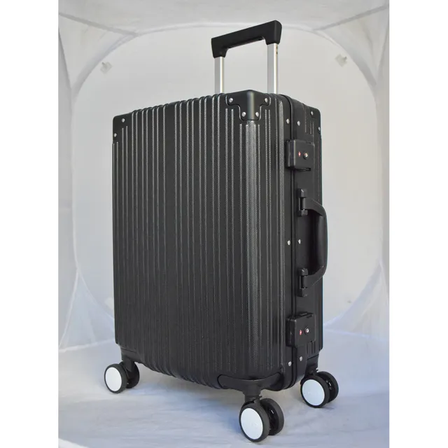 【WALLABY】復古鋁框行李箱 24吋行李箱 旅行箱 直角行李箱 拉桿箱 超大行李箱 輕量行李箱