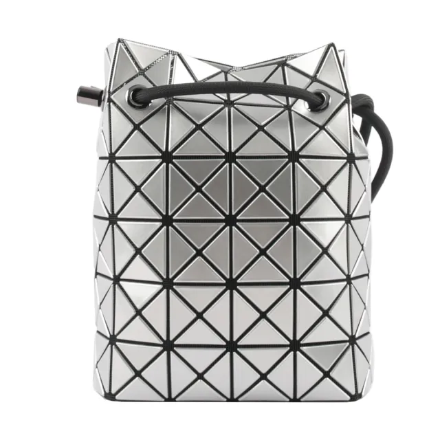【ISSEY MIYAKE 三宅一生】BAO BAO WRING 亮面抽繩水桶包(銀色)