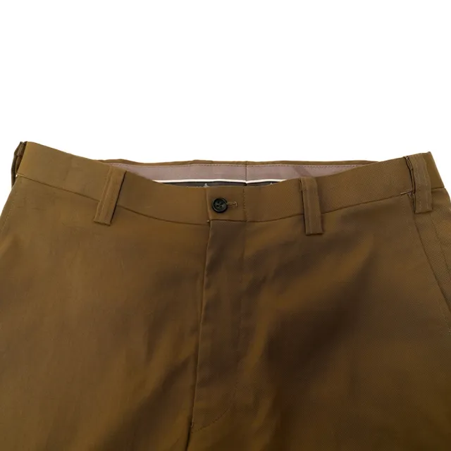 【Munsingwear】企鵝牌 男款軍綠色日本製經典休閒棉感撥水長褲 MGTL8801