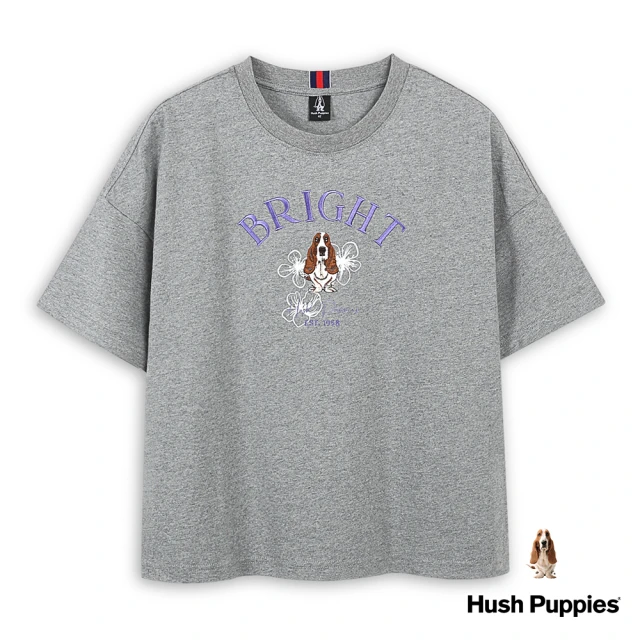 Hush Puppies 女裝 T恤 簡約夏日風情英文刺繡狗五分袖寬版T恤(麻灰 / 43211202)