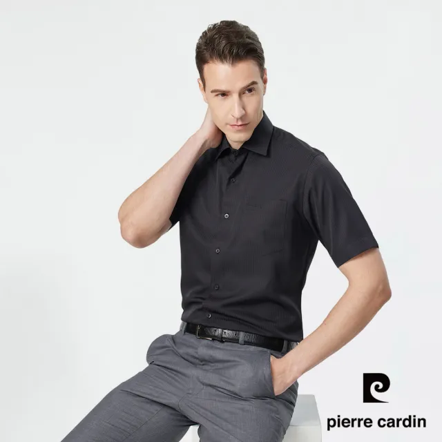 【pierre cardin 皮爾卡登】男襯衫 吸濕排汗免燙抗皺合身版清爽觸感素色暗紋短袖襯衫_黑色(91251-99)