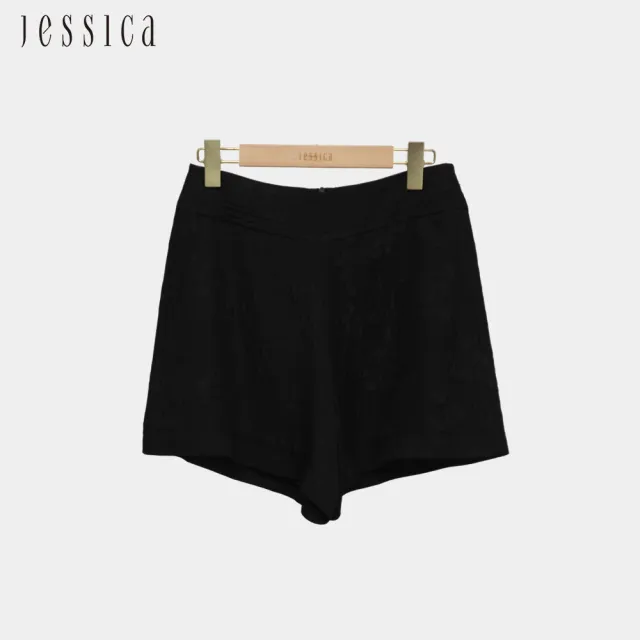 【JESSICA】百搭蠶絲立體花卉紋理短褲J43201（黑）