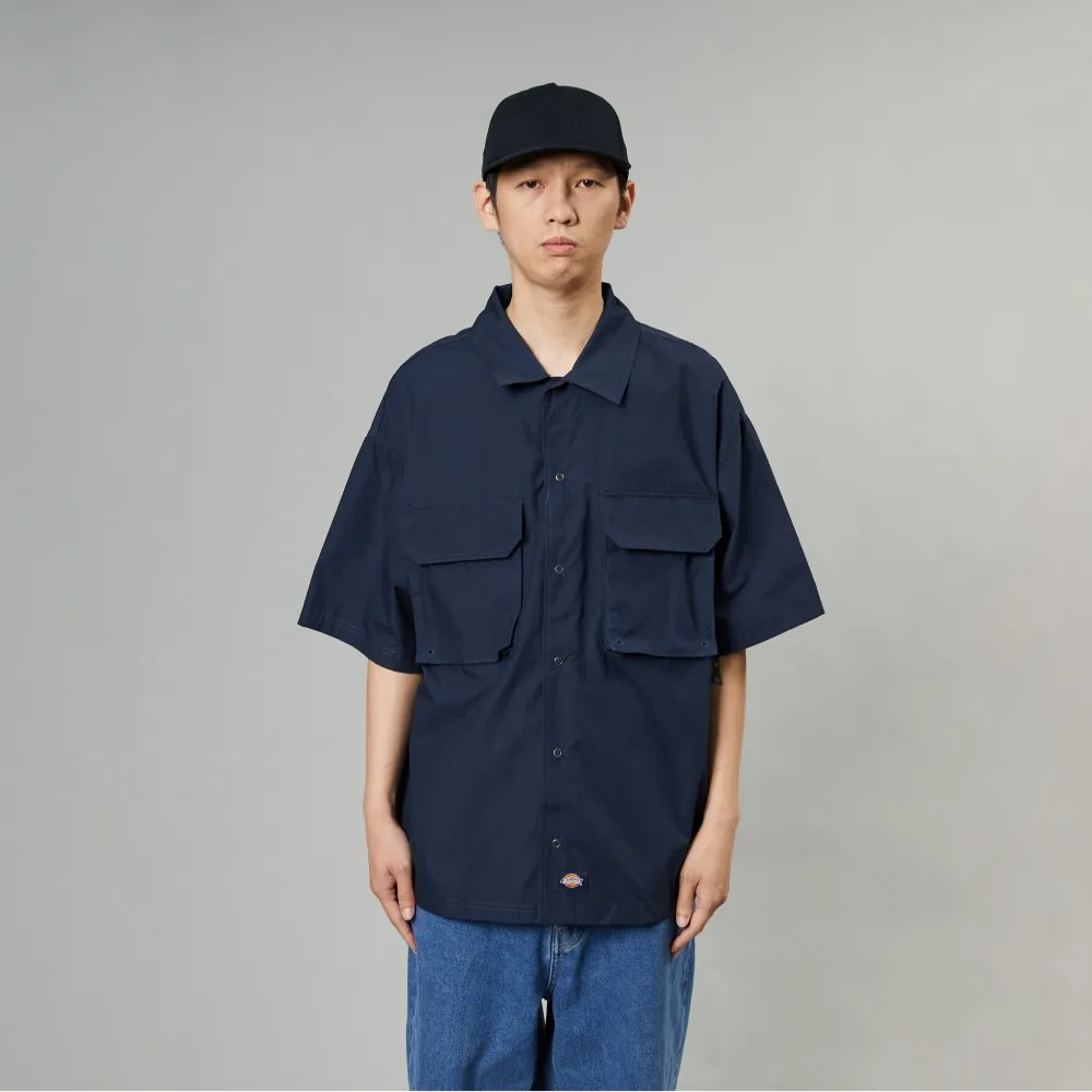 【Dickies】男款深海軍藍純棉胸前大口袋設計寬鬆工裝短袖襯衫｜DK012972DNX