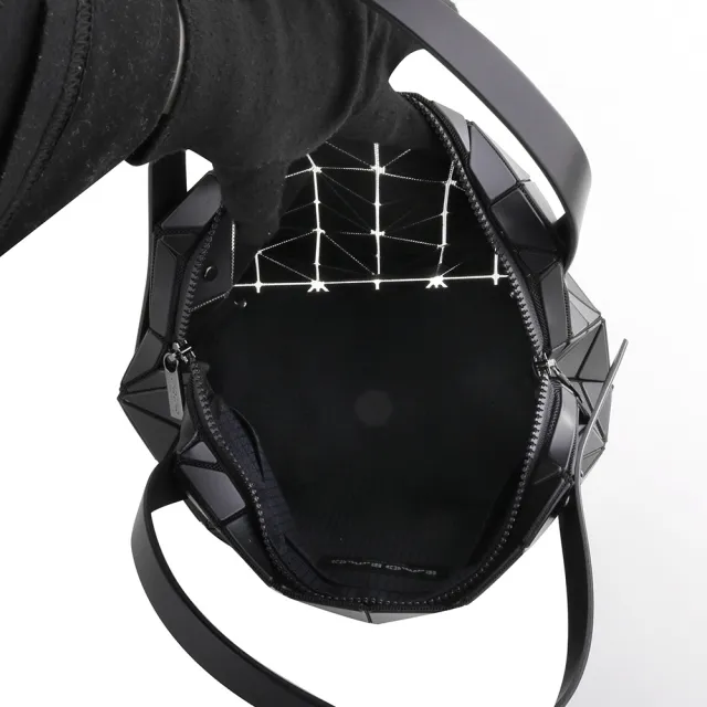 【ISSEY MIYAKE 三宅一生】BAOBAO 幾何方格皮質立體手提波士頓包M(霧面黑)