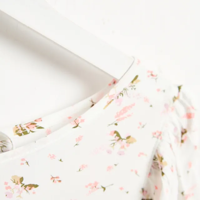 【SOMETHING】女裝 雙層荷葉碎花短袖上衣(米白色)