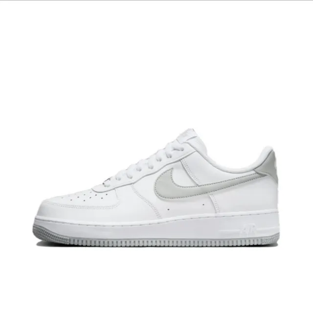 【NIKE 耐吉】NIKE AIR FORCE 1 07 LOW 灰白 煙雨灰(白底灰勾 FJ4146-100)