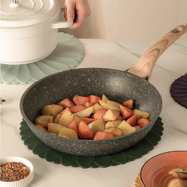 【zozo】3入組 花朵矽膠隔熱墊18cm(滑墊 止滑墊 餐墊 防燙墊 廚房)