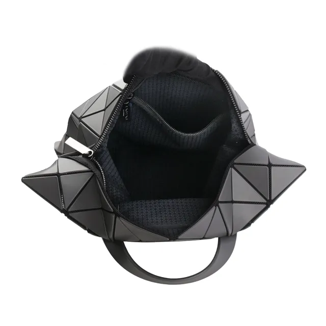 【ISSEY MIYAKE 三宅一生】BAO BAO LUCENT 啞光霧面扁形後背包(炭灰色)