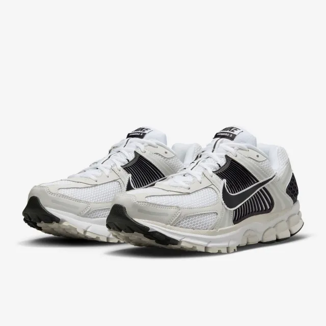 【NIKE 耐吉】運動鞋 慢跑鞋 休閒鞋 男鞋 女鞋 NIKE ZOOM VOMERO 5 White Black 黑白銀 復古(FB9149101)