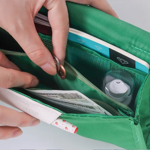 【E.City】出清買1送1-旅行多卡位貼身證件包(綠色)