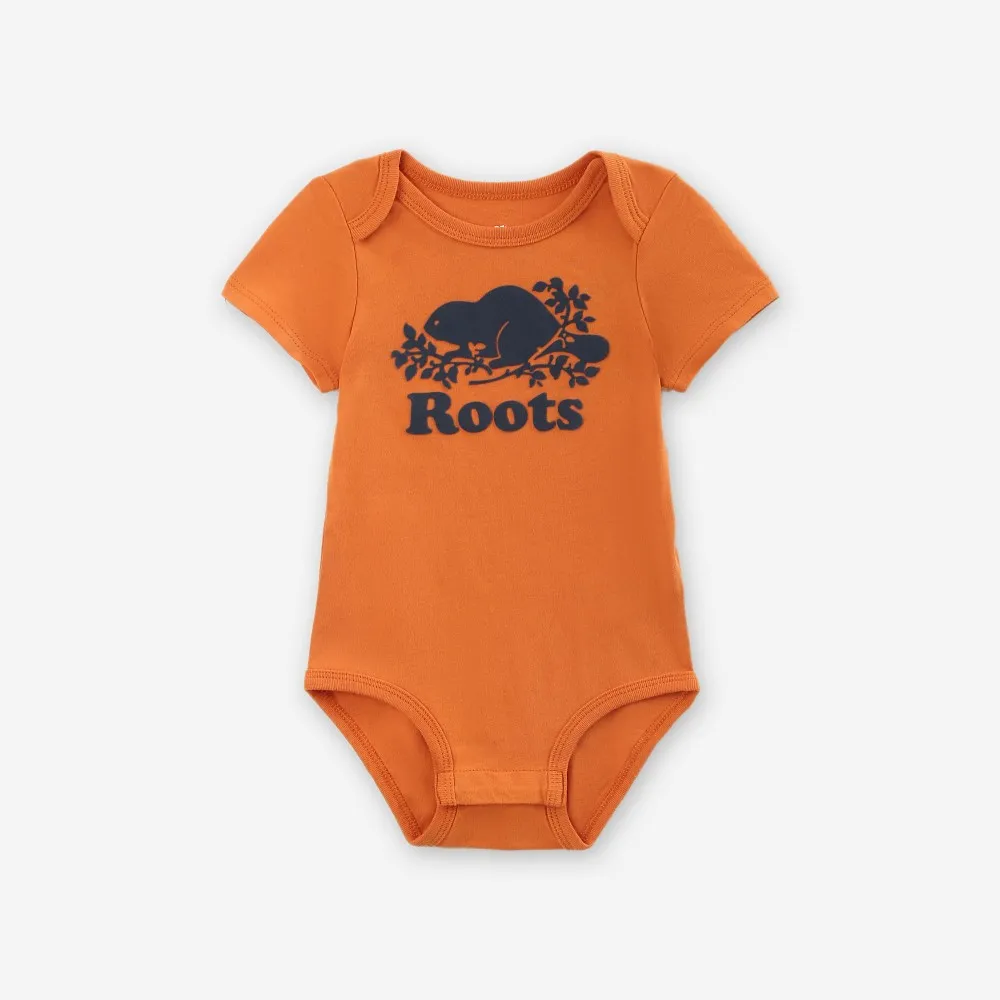 【Roots】Roots 嬰兒-COOPER BEAVER 包屁衣(焦糖橘)