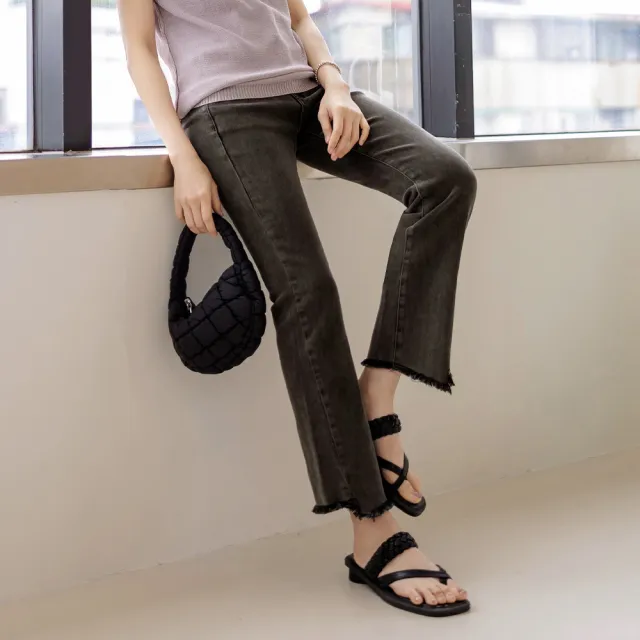 【OB 嚴選】炒鹽洗色下擺抽鬚高腰彈力牛仔褲 《BA7502》