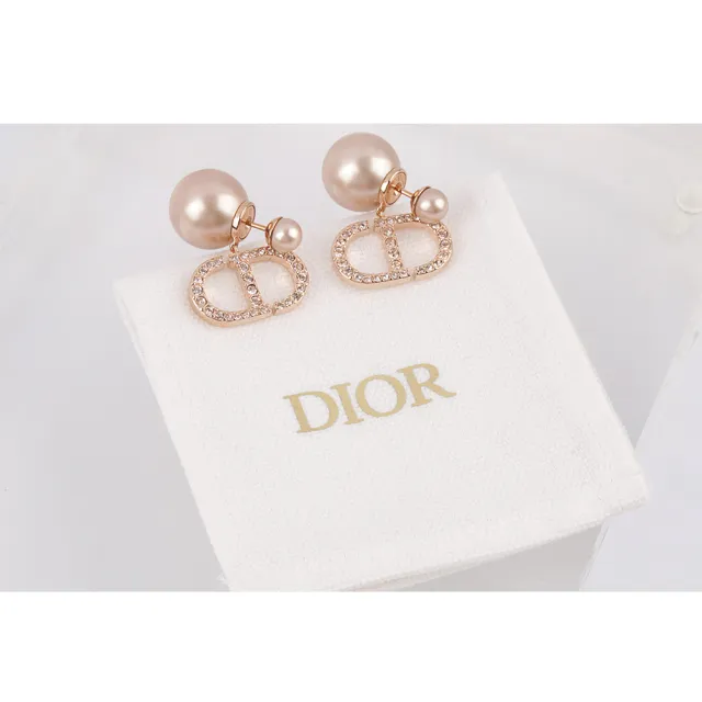 【Dior 迪奧】Tribales CD Logo 珍珠針式耳環(粉紅色)