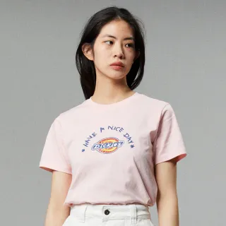 【Dickies】女款奶油粉純棉胸前經典品牌三色Logo印花短袖T恤｜DK011642A71