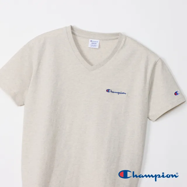 【Champion】官方直營-純棉寬版草寫LOGO刺繡V領短袖TEE-女(淡米色)